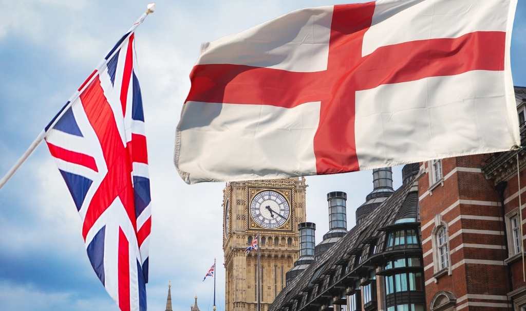 Which flags should be flown?